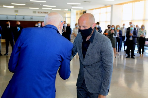 Click to zoom the picture.